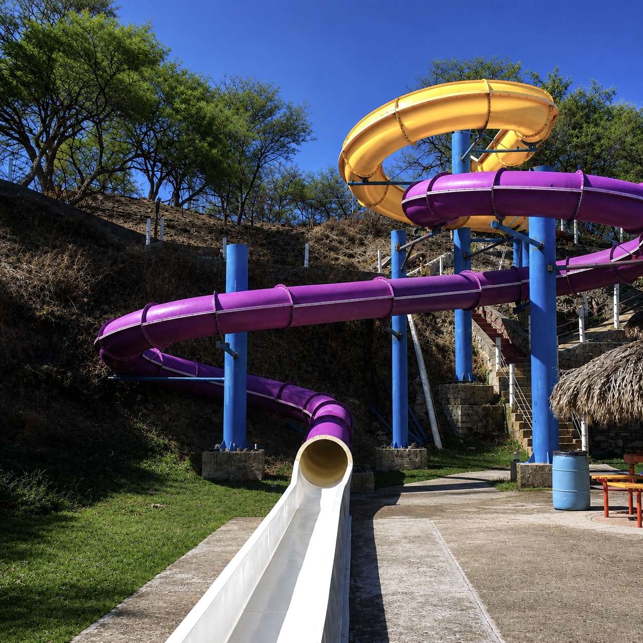 aquatubo-80-tobogan-acuatico-parque-recreativo.webp